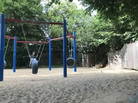 Photo de Kinder spielplatz