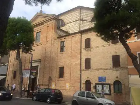 Photo de Church of Saint John Baptist