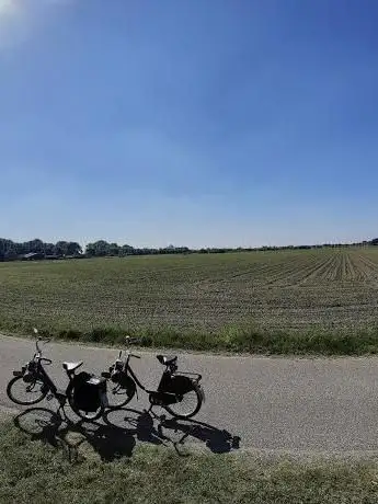 Photo de Solexverhuur Langenboom Mill Zeeland