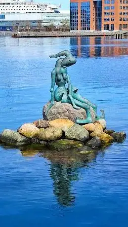 Photo de The Genetically Modified Little Mermaid by Bjørn Nørgaard