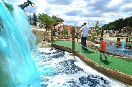 Photo de Jurassic Falls Adventure Golf