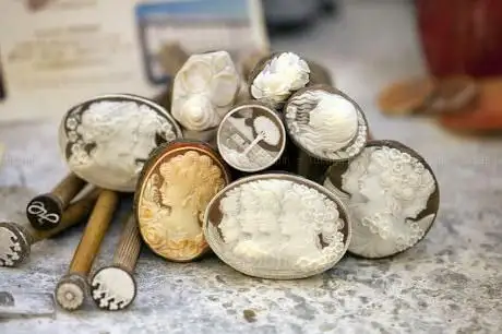 Photo de Donadio Corals and Cameos