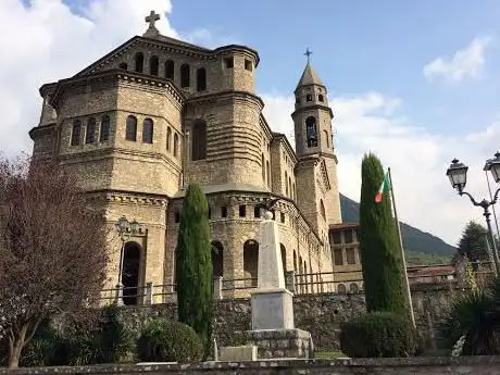 Photo de Parrocchia di Comenduno - Chiesa di Cristo Re