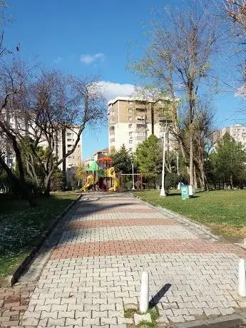 Photo de Pınarlı Sk. Girişi Zübeyde Hanım Parkı