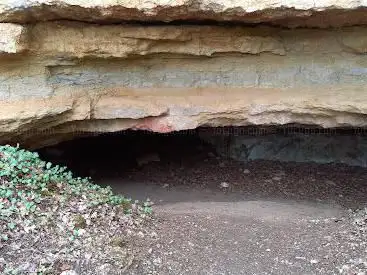 Photo de Grottes dites Trou de Sainte-Reine