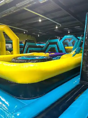 Photo de Jumpin Fun Inflatable Park Derby