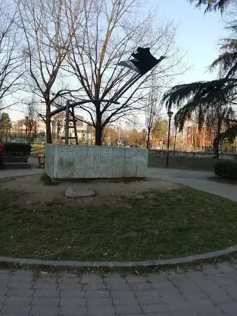 Photo de Parco giochi delle scuole via Baranzate