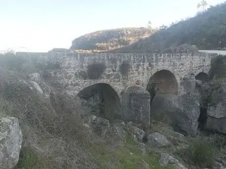 Photo de Ponte Medieval sobre a Ribeira do Figueiró
