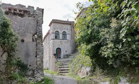 Photo de Ruderi di Maratea Vecchia (Maratea Superiore)