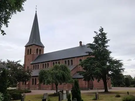 Photo de Hyby nya kyrka