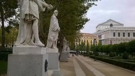 Photo de Monumento a la Virgen de la Almudena
