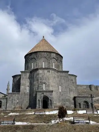 Photo de Kars On Iki Havariler Kilisesi