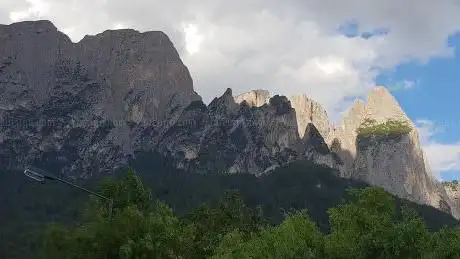 Photo de VÃ¶lser Weiher Wanderweg