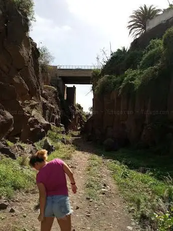 Photo de Túnel de Tara. Paso inferior de aguas de barranco.