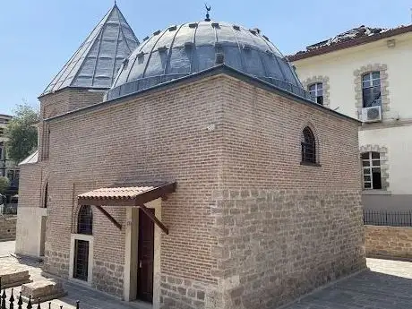 Photo de Ulvi Sultan Türbesi ve Mescidi