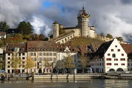 Photo de Stadtbefestigung (Stadtmauer Schwabentor, Finsterwaldturm, Under Diebsturm, Munot)