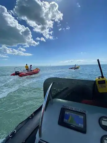 Photo de BOUEE TRACTEE A LA ROCHELLE - CANOE TEX' LOCATION - LOCATION BATEAU LA ROCHELLE OCHELLE -