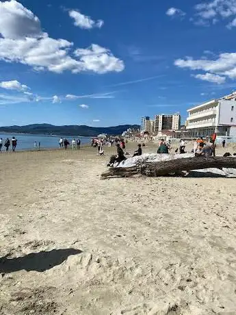 Photo de Equipped Beach Tangram