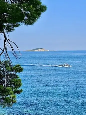 Photo de Small Blue cave