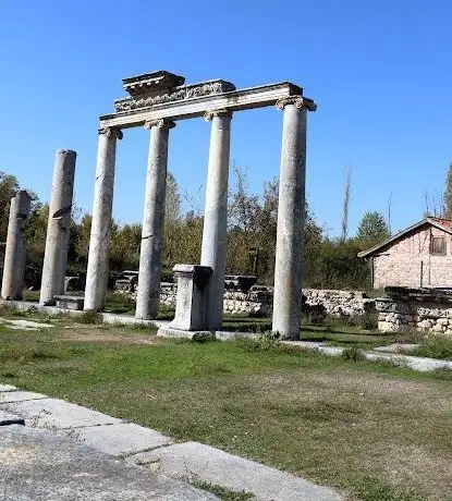 Photo de İlk Borsa Binası (Aizanoi Macellum)