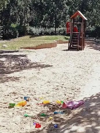 Photo de Spielplatz für Kleinkinder