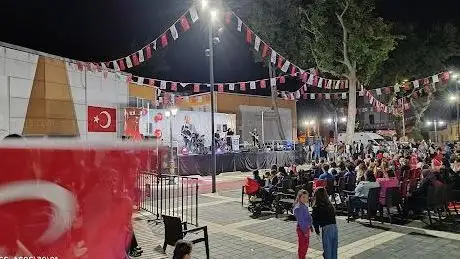 Photo de Yenisehir Belediyesi Sehit Astsubay Ömer Halisdemir Kültür Merkezi