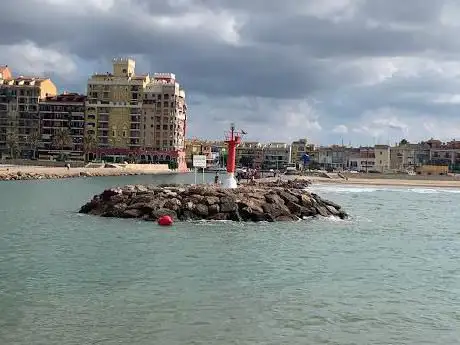 Photo de Faro Port Saplaya