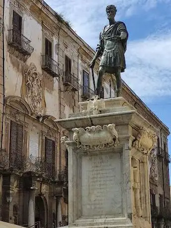 Photo de Statue Of Carlos V