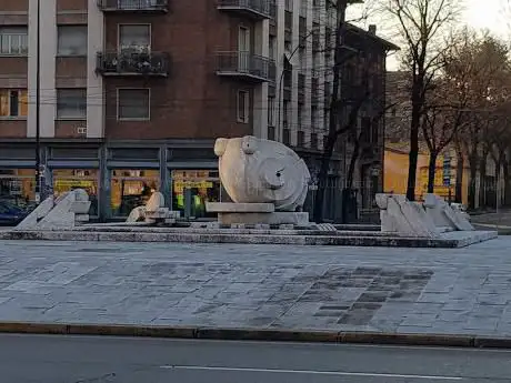 Photo de Monumento alla Via Emilia