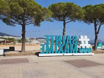 Photo de Le hashtag géant de la ville de Sainte-Maxime