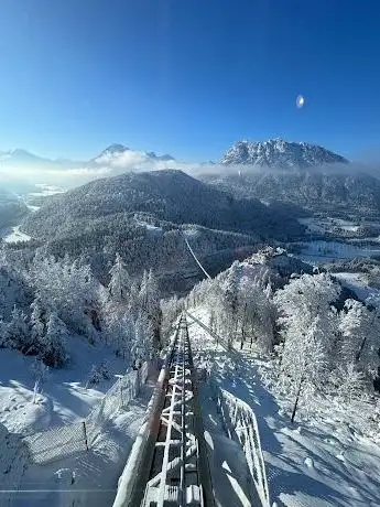 Photo de Top Liner - up to the top