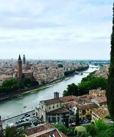 Photo de Piazza Frà Giovanni
