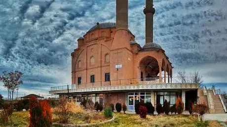 Photo de Sapmaz Köyü E-90 Camii Park Alanı