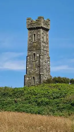 Photo de Agnew Monument on site of Iron Age hillfort - Tor of Craigoch