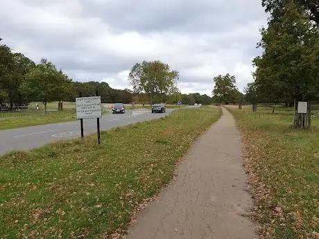 Photo de Kingston Gate  Richmond Park