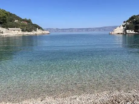 Photo de Plaža Mala Stiniva
