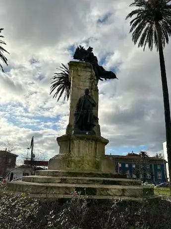 Photo de Monument à Linares Rivas