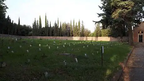 Photo de Cimitero di Sanfinocchi (Cimitero di San Girolamo)