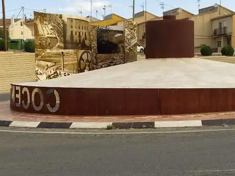 Photo de Monumento Papel Calzado Textil