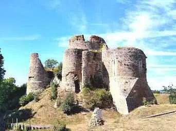 Photo de Conches-en-Ouche Castle