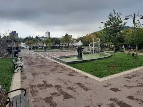 Photo de Ataşehir Belediyesi 80. Yıl Cumhuriyet Parkı