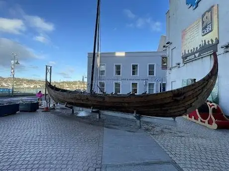 Photo de Vadrarfjordr Replica Viking Ship
