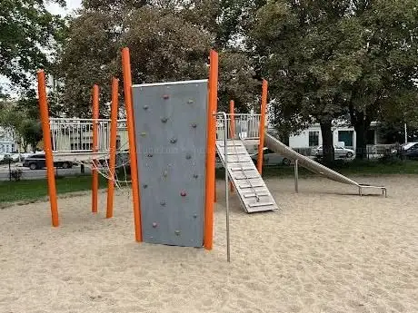 Photo de Spielplatz - Wormserplatz