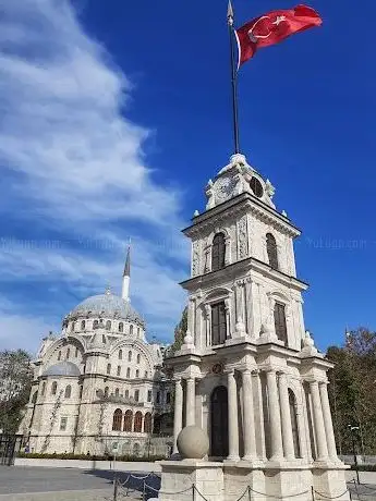 Photo de Galataport Clock Tower Square
