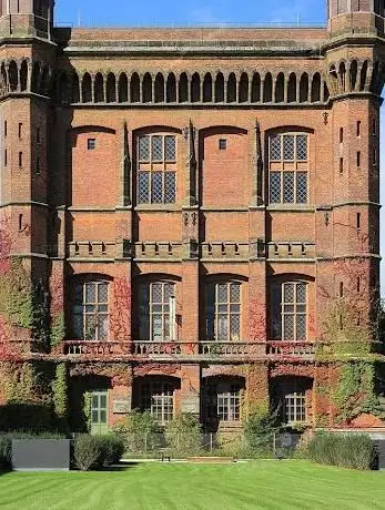 Photo de Wasserturm auf dem Werder [Umgedrehte Kommode]