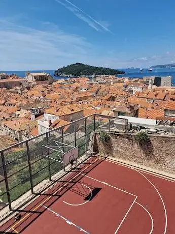 Photo de Basketball court inside the City walls