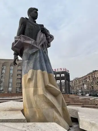 Photo de Aram Manukyan Statue