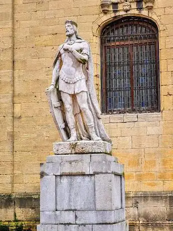 Photo de Monumento a Alfonso II el Casto