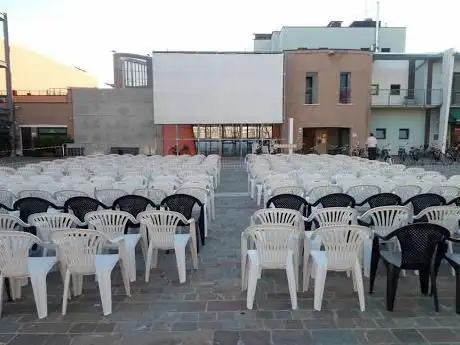 Photo de Cinema sotto la Luna