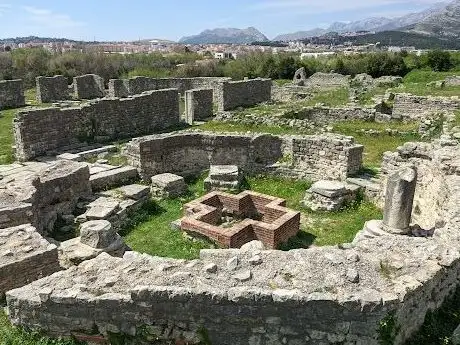 Photo de Biskupska palača (Palatium episcopi)